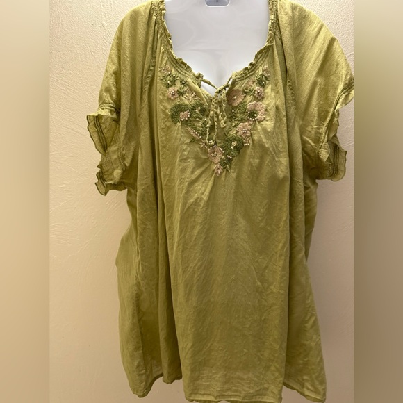 Short sleeve summer top with embroidery on the chest in size 3X / 4X - Picture 1 of 6